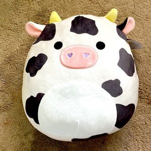 Colin the Valentine’s Day cow squishmallow.